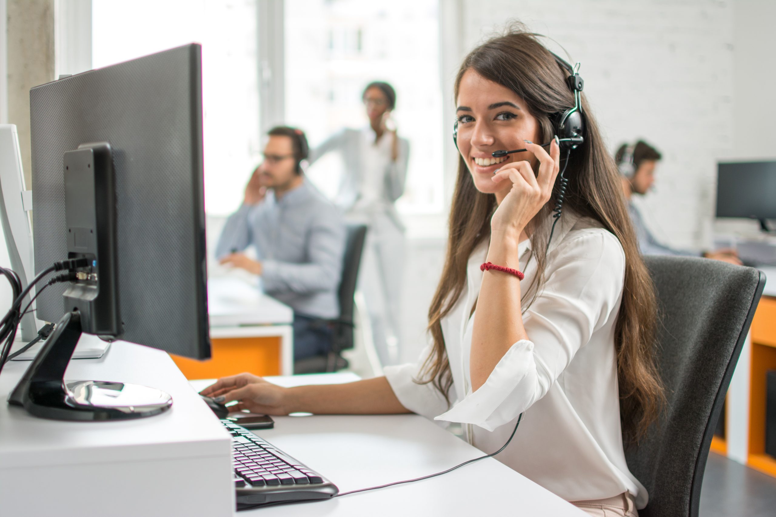 woman_headset_contact